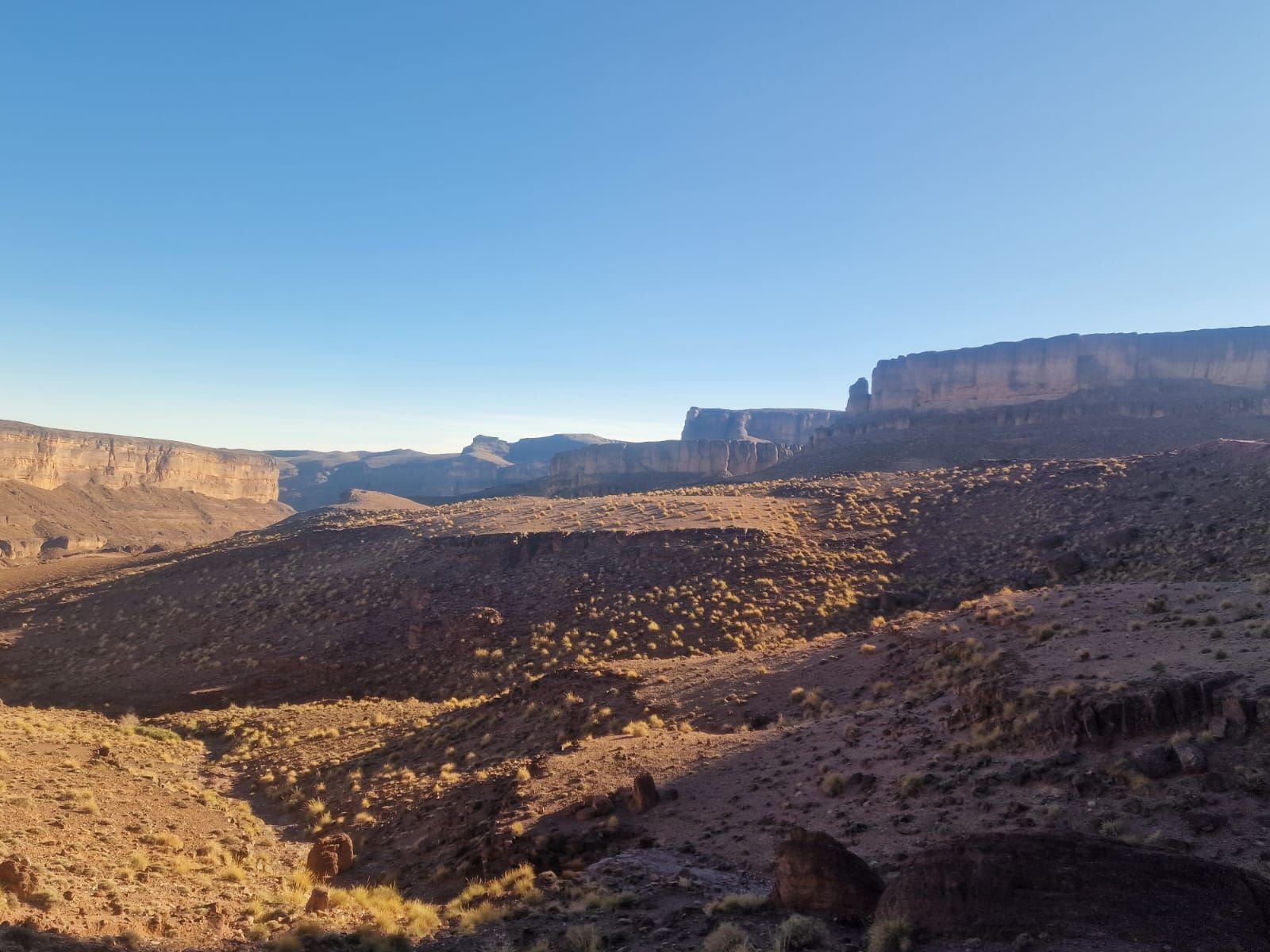 Tabular plateaus and cliffs